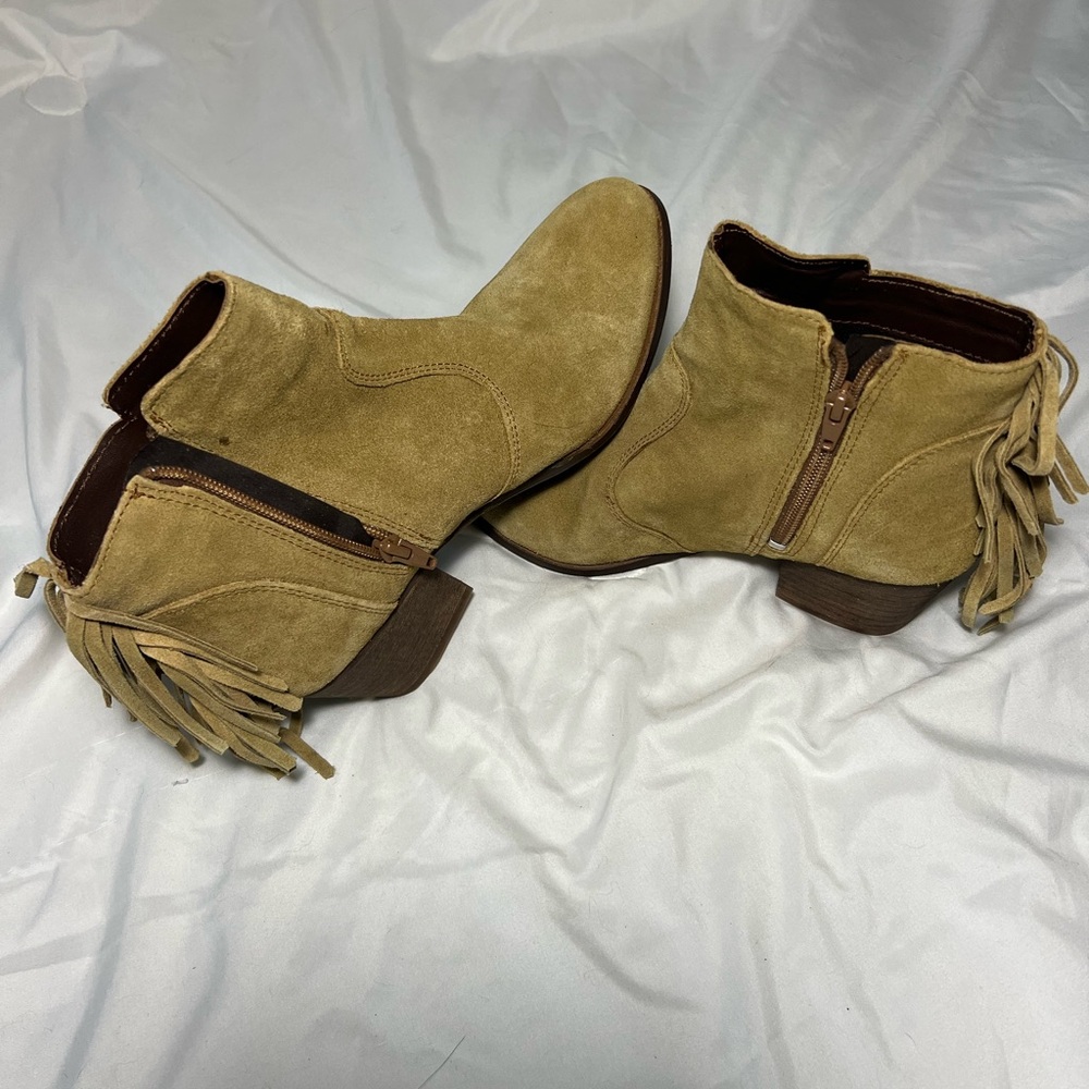 8W coconut by Mattisse suede boots